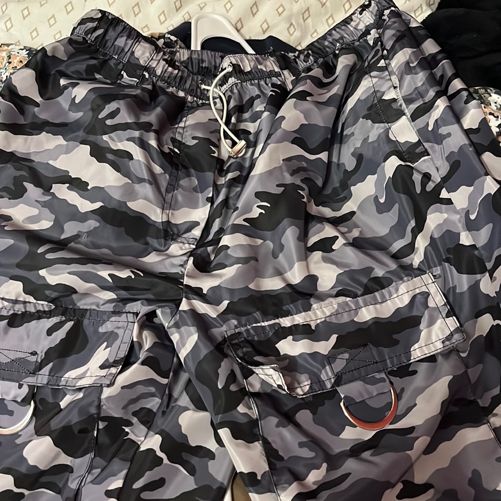 Forever 21 Camo pants